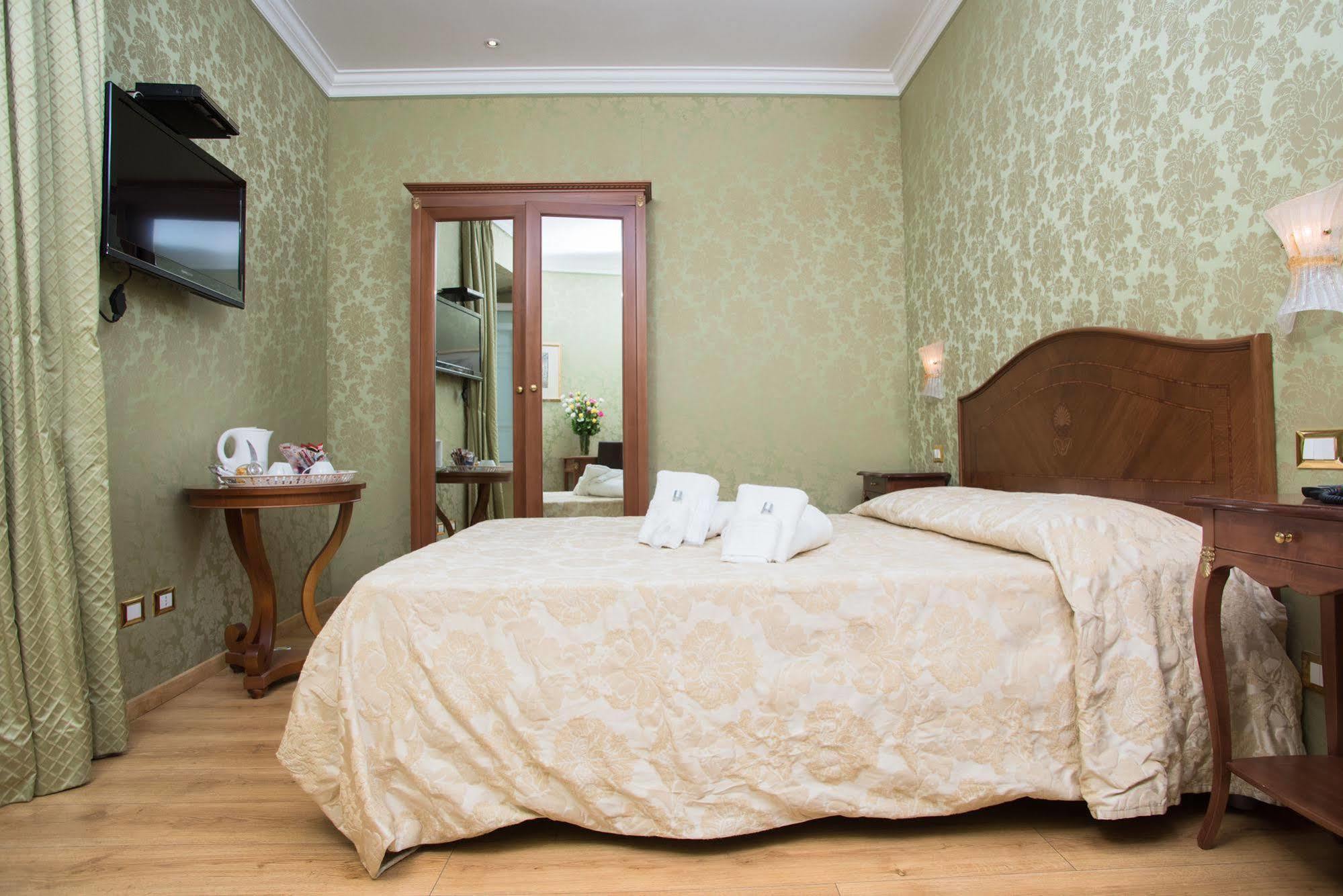 Bq House Trevi Luxury Rooms روما المظهر الخارجي الصورة